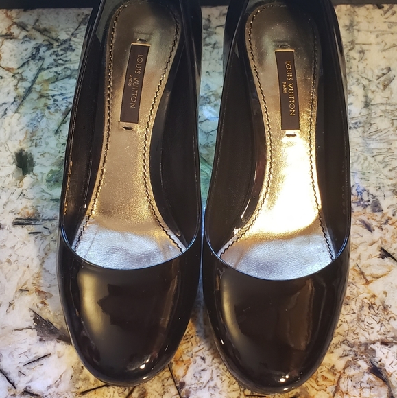 ⭐ SOLD ⭐ Authentic Louis Vuitton Heels - Picture 10 of 12